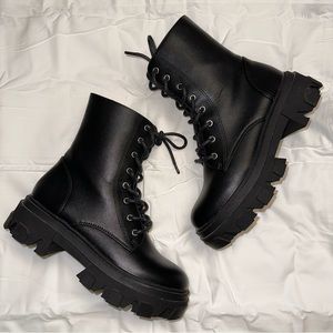 FOREVER 21 FAUX LEATHER CHUNKY BLACK BOOTS SIZE 7